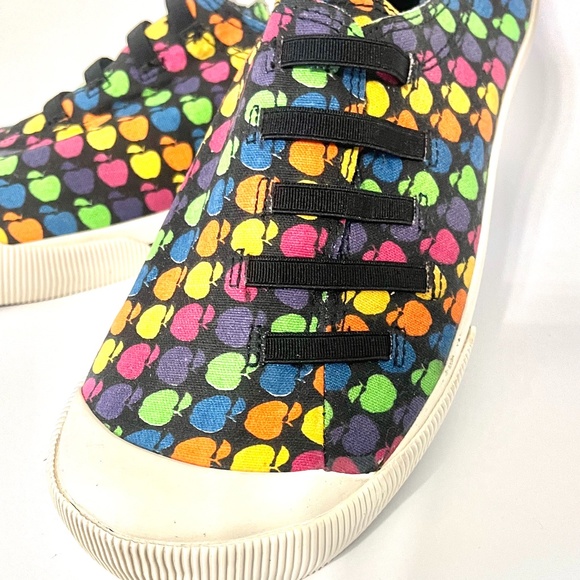 Women's size 8 slip on Tennis shoe. - NEW ITEM - Picture 2 of 4